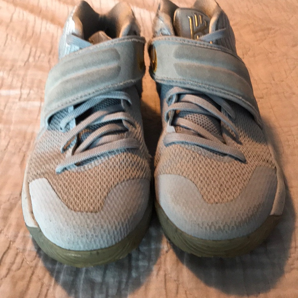 Kyrie 2 - Picture 2 of 5